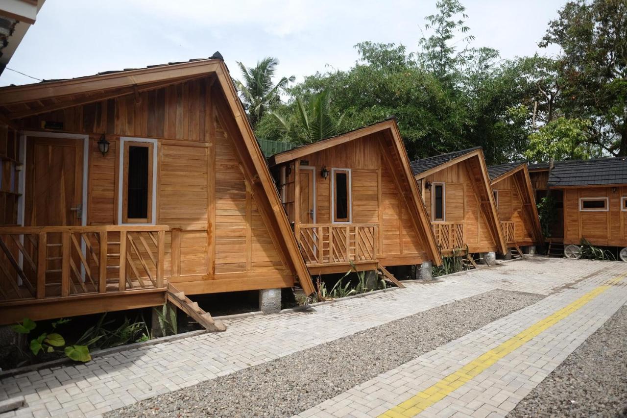 Urbanview Villa Kolopaking Kebumen By Reddoorz Экстерьер фото